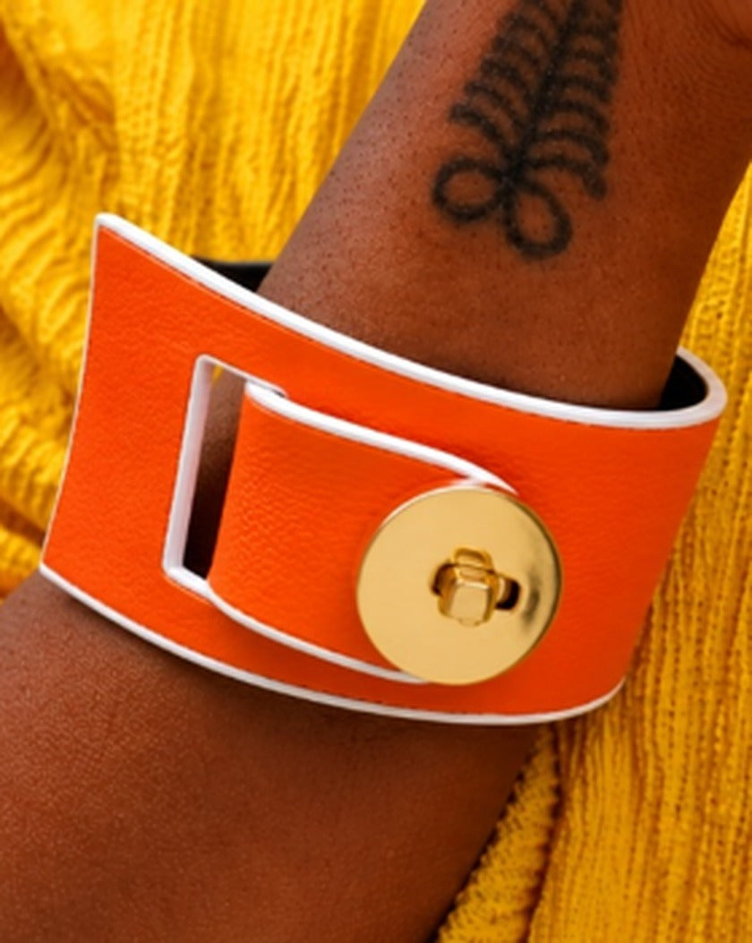 L'Audacieuse, orange leather with white edges