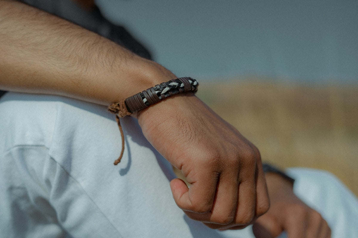 Leather bracelet (illustrative photo)